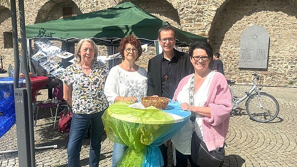 Stand des OA St. Barbara beim Caritas-Fest auf dem Saalhofplatz Stand des OA St. Barbara beim Caritas-Fest auf dem Saalhofplatz