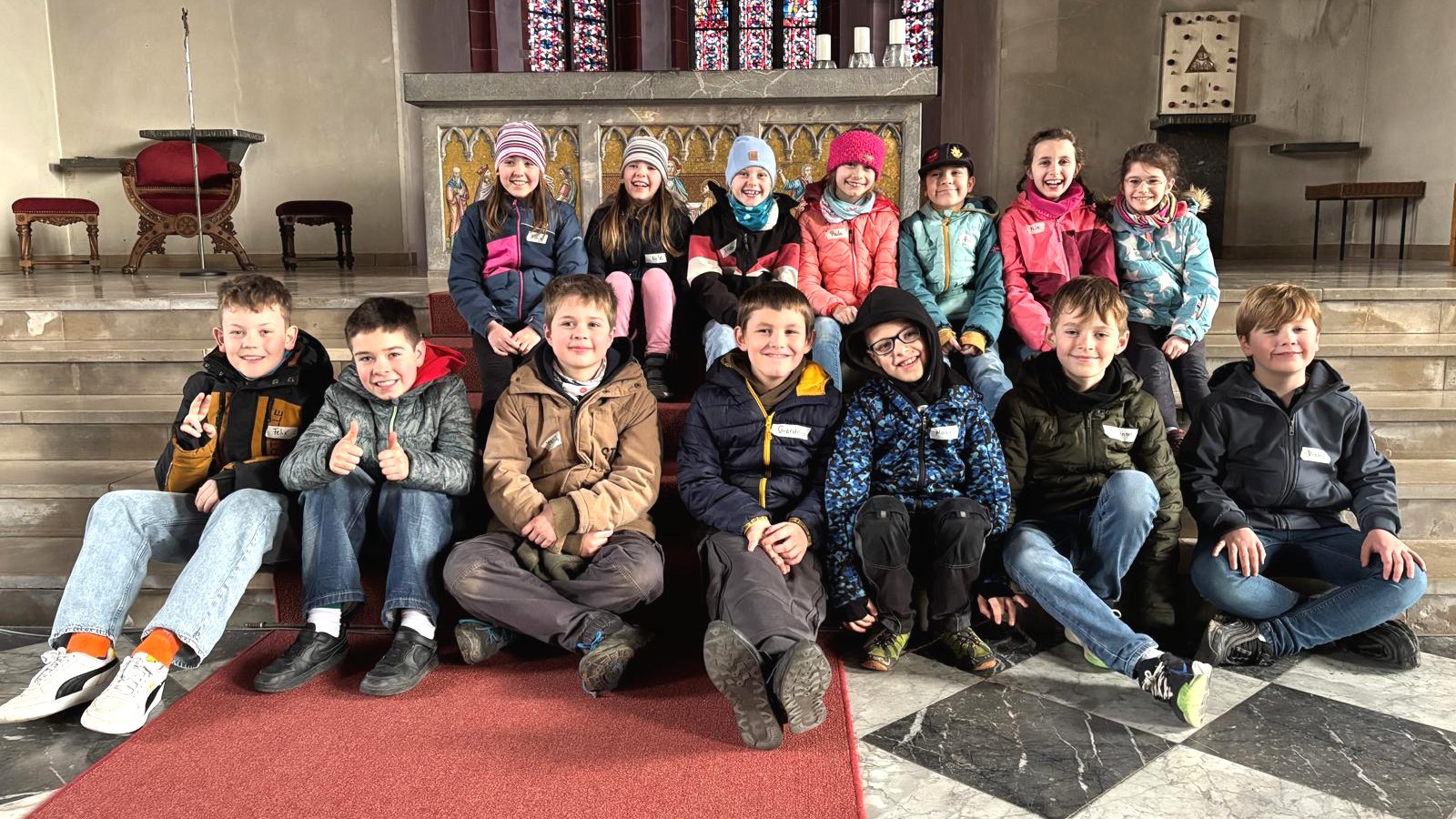  Gruppenbild auf den Stufen der Martinskirche